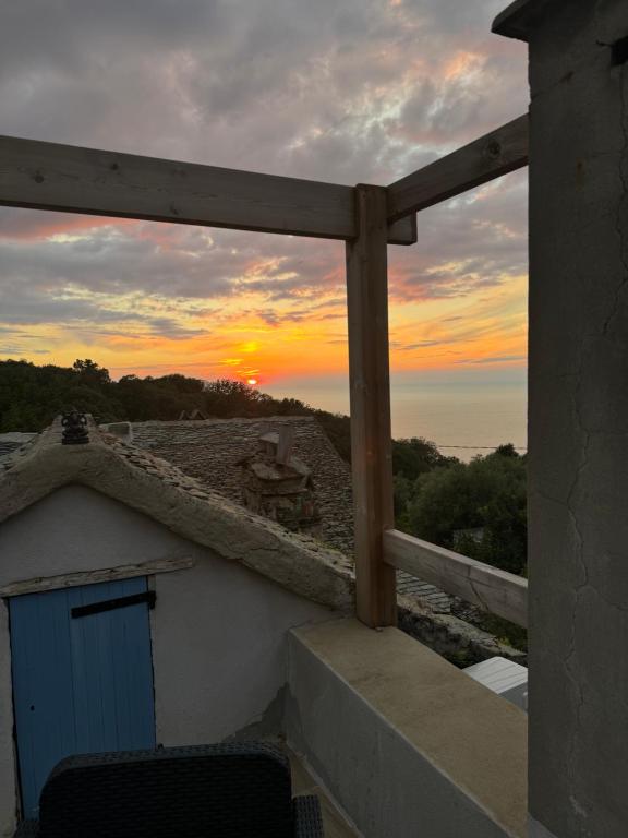 Maison entre mer et montagne à Canari