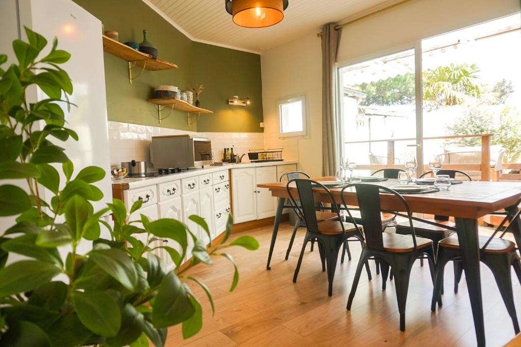 Maison cosy au coeur de la pinède à 300m de la mer