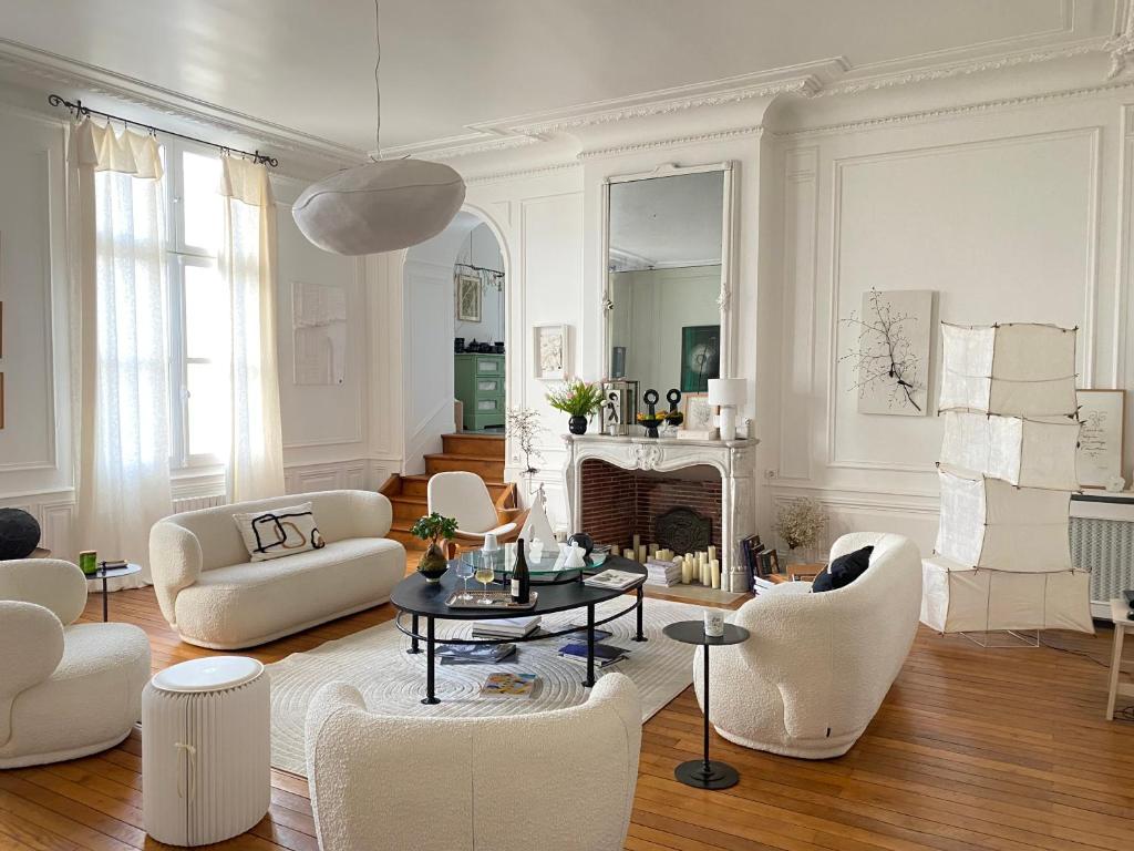 MAISON HULOTTE
