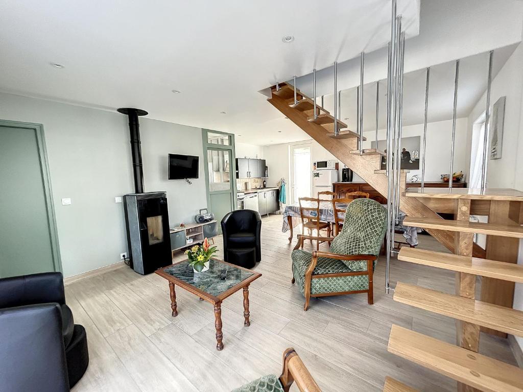 Maison rénovée 3 chambres, proche mer, jardinet équipé, centre-ville - FR-1-361-464