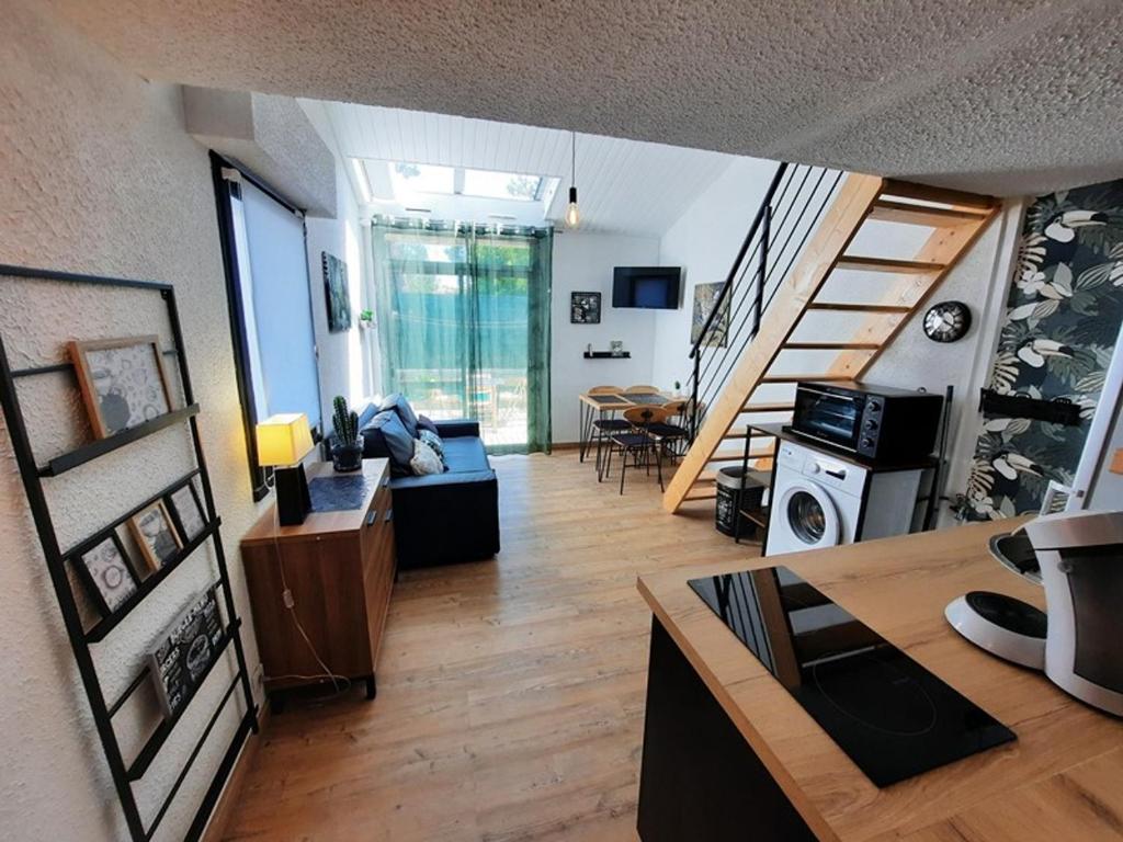 Maison Rénovée, Quartier Boisé, 400m Plage, Terrasse & Parking Privé - FR-1-194-283