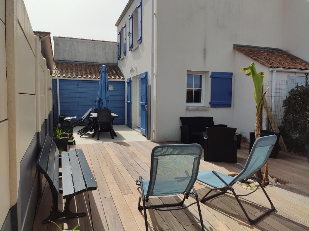 Maison ensoleillée proche plage de la Grière, 4 pers., terrasse, WiFi, parking privé - FR-1-194-239