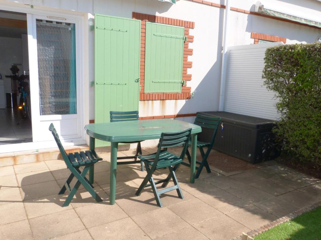 Maisonnette 4 pers. près plage, piscine et parking - FR-1-194-260