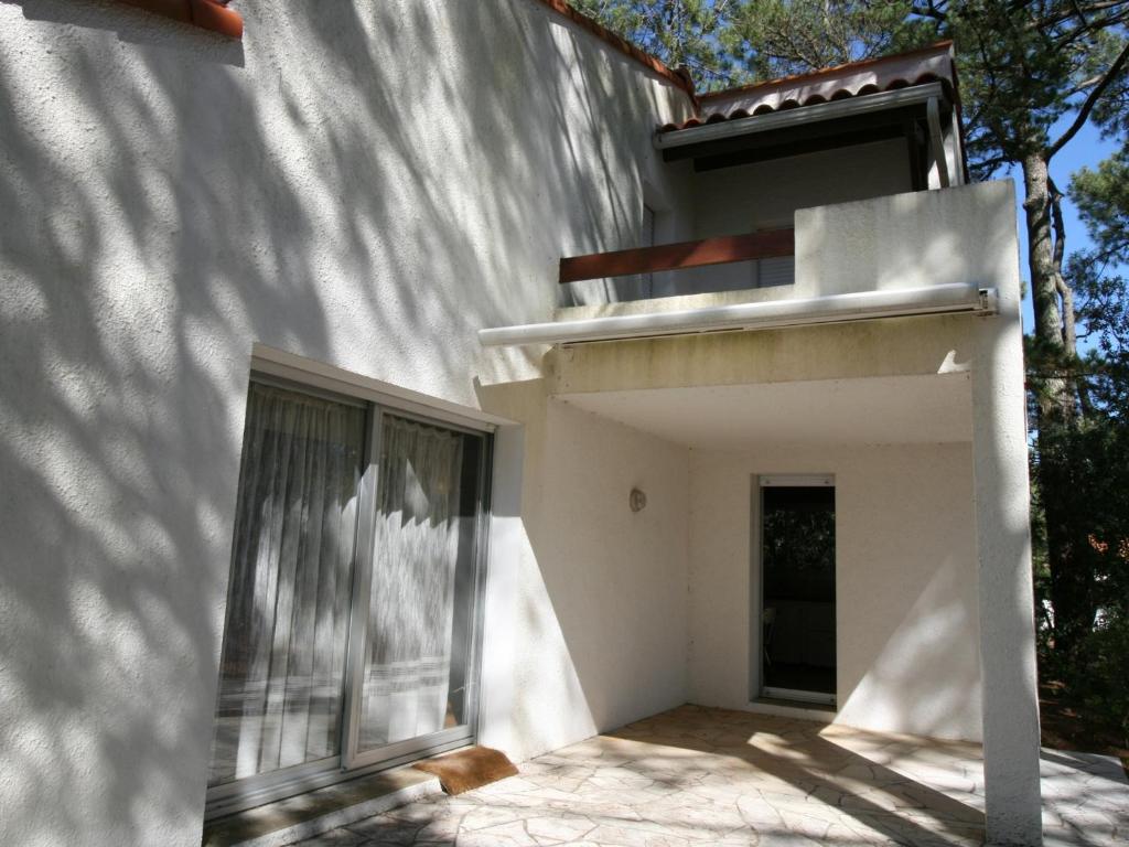 Villa avec jardin boisé, proche plage et commerces, La Tranche-sur-Mer - FR-1-22-307
