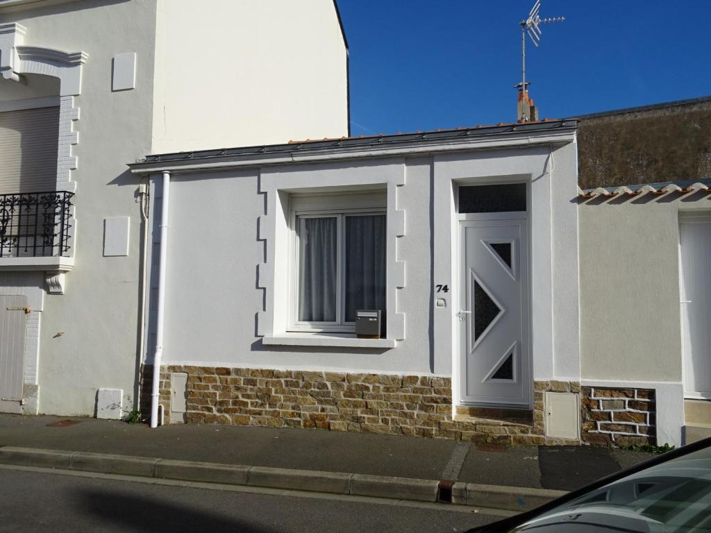 Maison T2 agréable avec cour privative, à 400m de la plage et proche commerces, quartier calme - FR-1-92-875