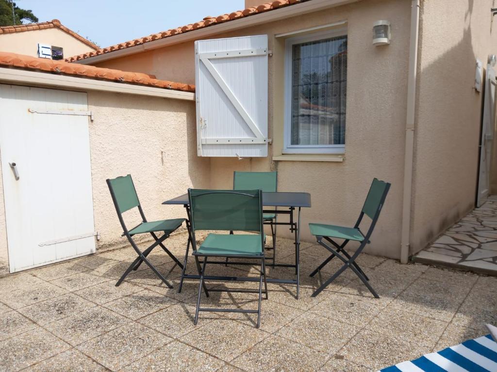 Maison T2: Cour, Parking, À 600m de la mer, Quartier calme - FR-1-92-913