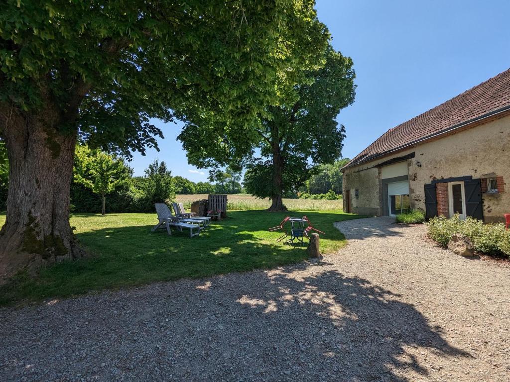 Grande ferme rénovée avec jardin et loisirs à proximité - FR-1-591-155