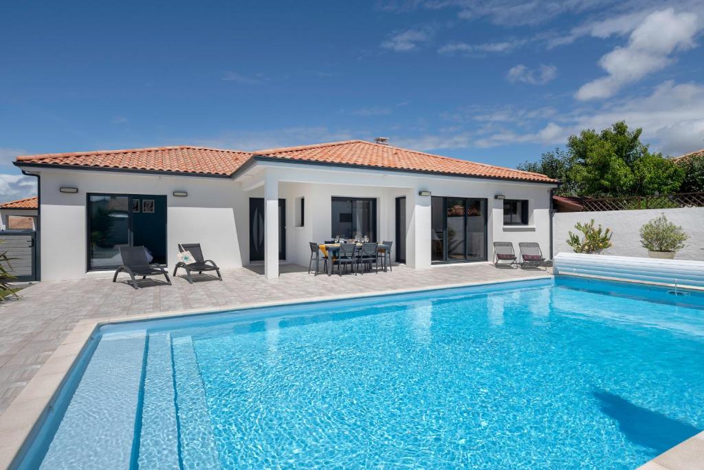 Maison moderne avec piscine pour 6