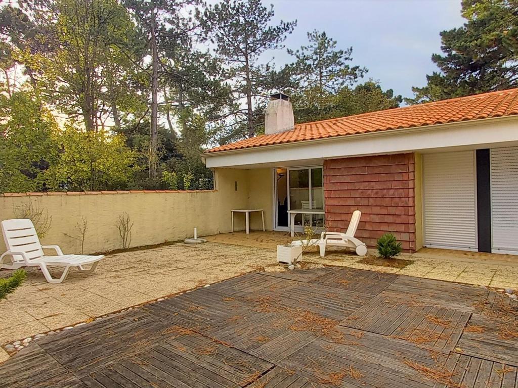 Charmant pavillon à Saint-Jean-de-Monts: 2 chambres, proche plage, forêt et commerces, jardin clos - FR-1-323-259