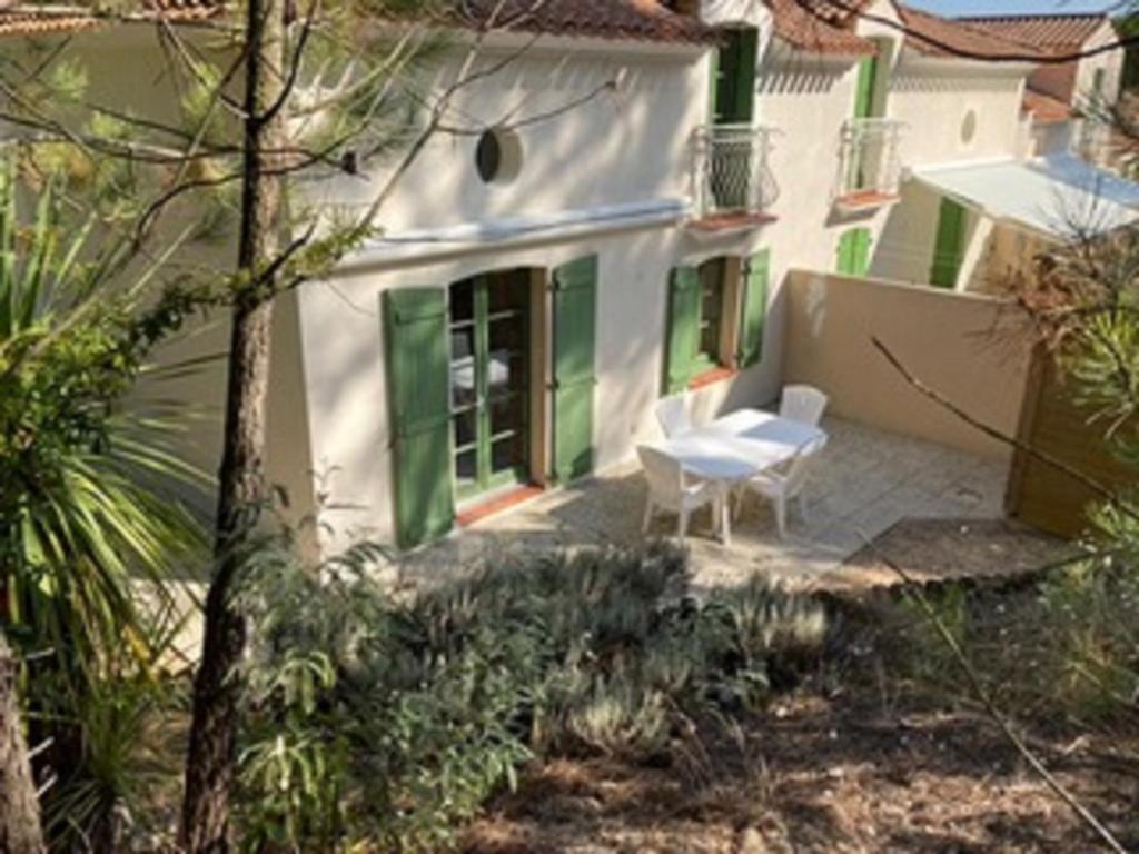 Maison avec Piscine et Jardin à Saint Jean de Monts – Idéale Familles, Proche Plages et Forêt - FR-1-323-440