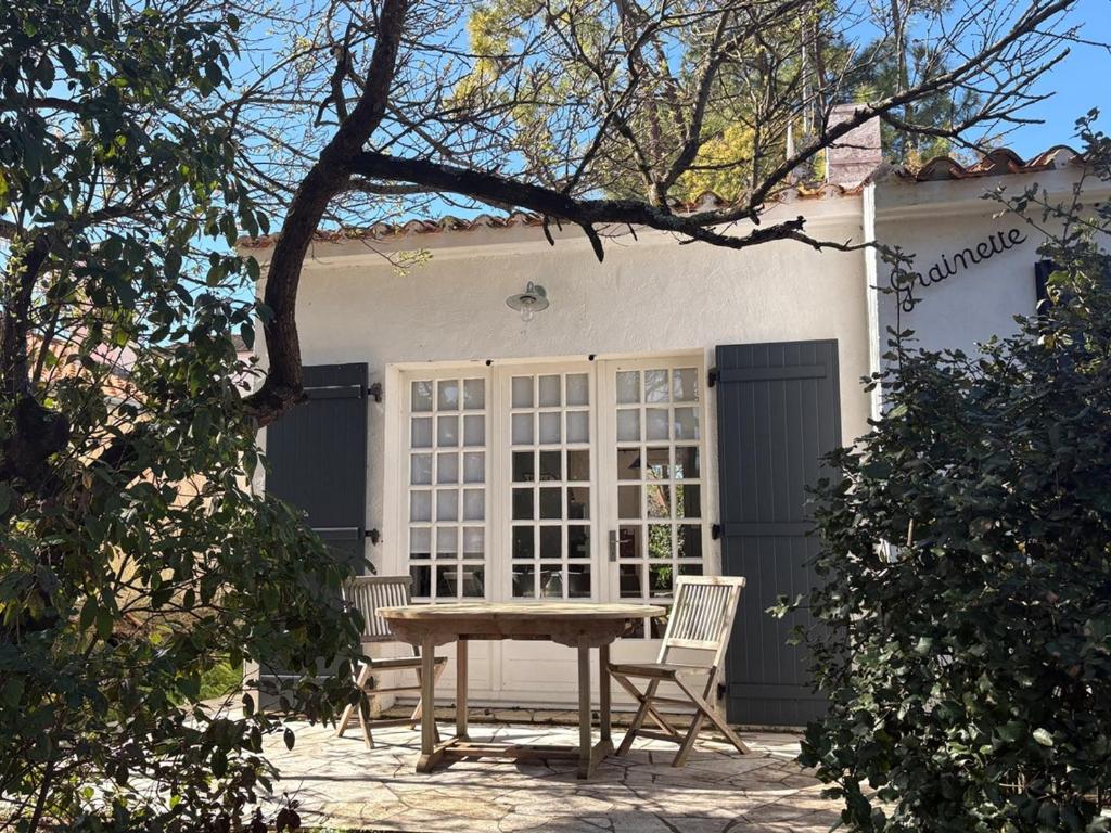 Maison 3 chambres avec jardin, à 1,5 km de la mer, près des pistes cyclables et des commerces - FR-1-323-469