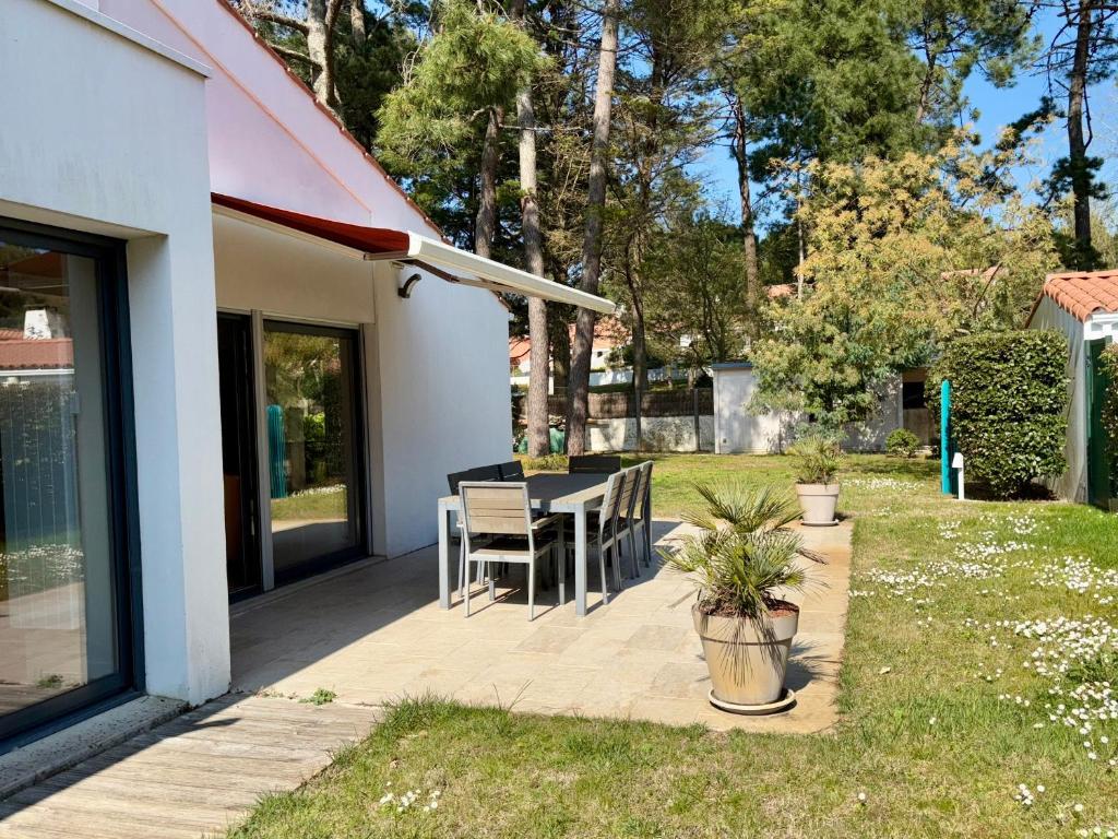 Maison rénovée 8-10 pers avec jardin clos, proche plage et forêt, WiFi, stationnement inclus - FR-1-323-375