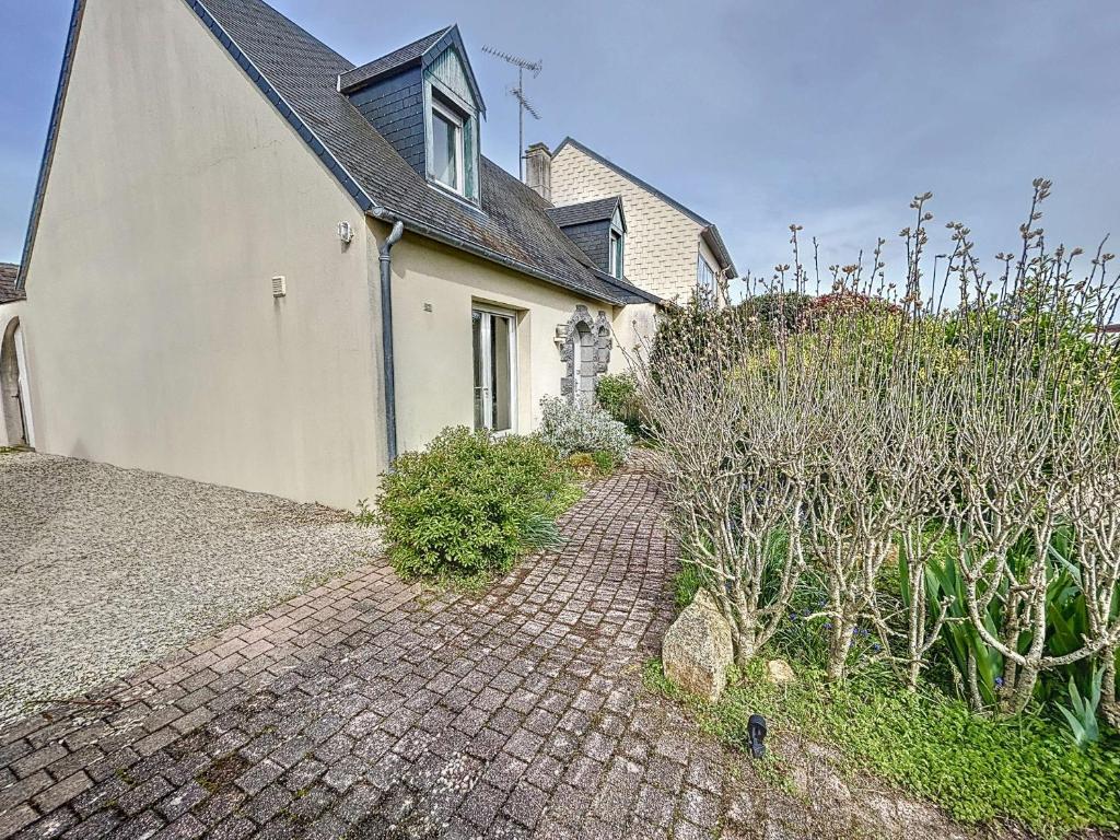 Maison à 500m de la plage avec jardin, 4 chambres, Wi-Fi et parking - 8 couchages - FR-1-361-539