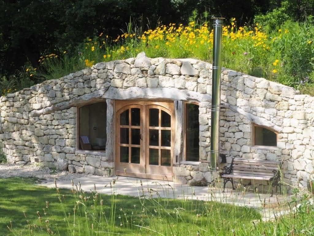 Maison Terre Les Cabanes de Fallot - sauna bain-froid piscine naturelle