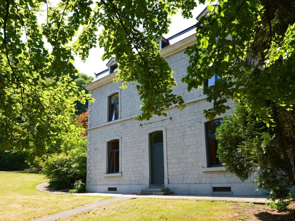 Spacious Durbuy group stay