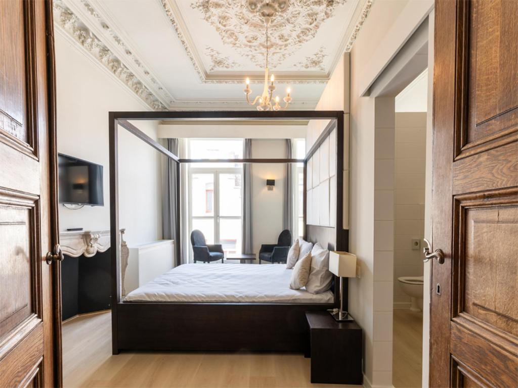 Lace Hotel