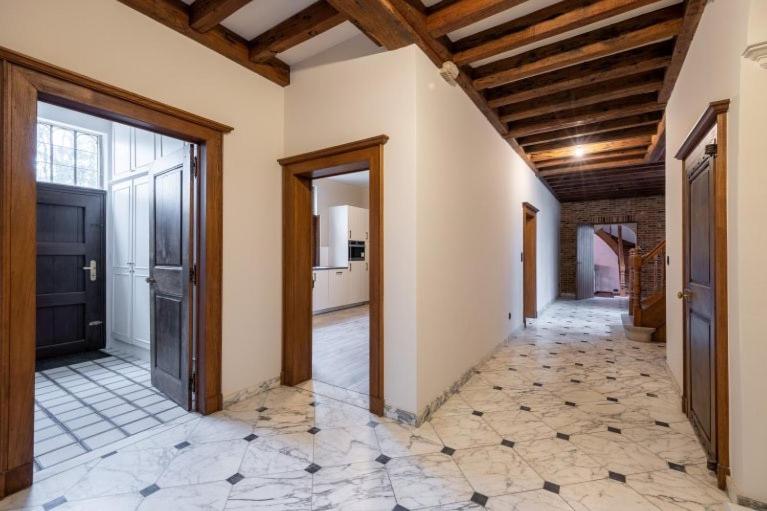 Executive en suite bedroom with a terrace and a private entrance