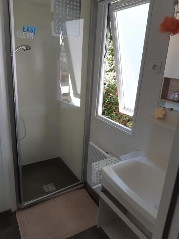 Mobil-home a louer dans un camping **** proche de la mer et forêt