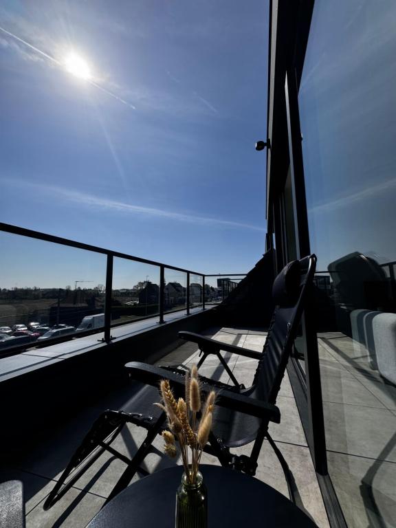 Cozy modern duplex with balcony and free parking