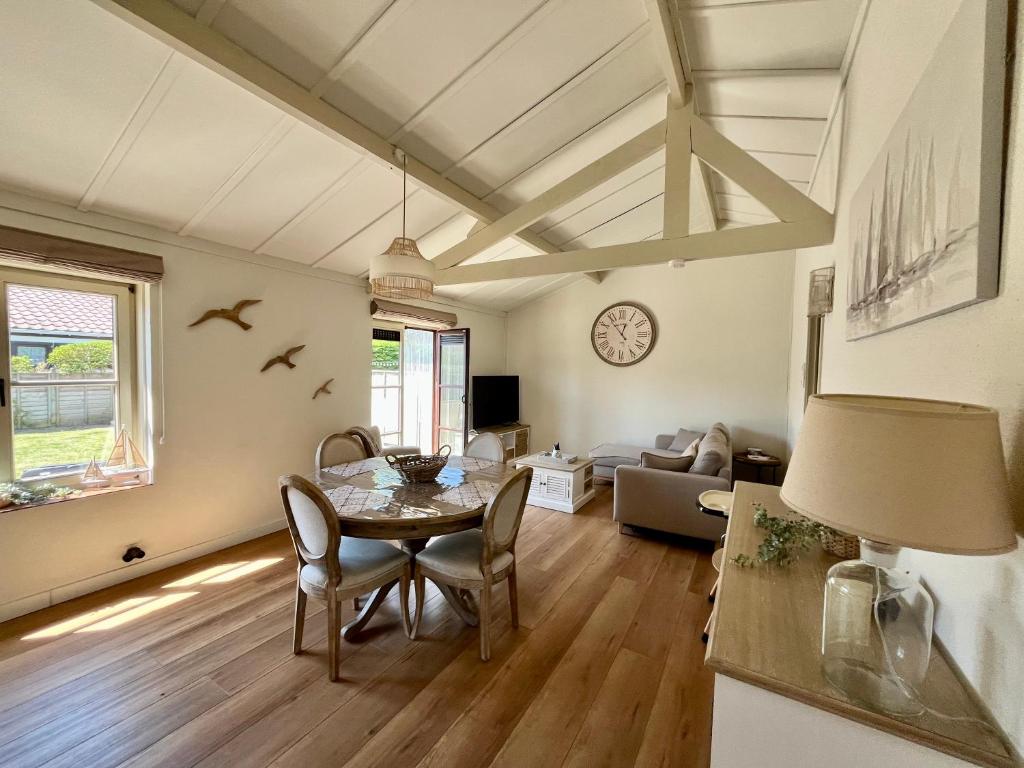 Myfa Beachcottage Zeewind II 243