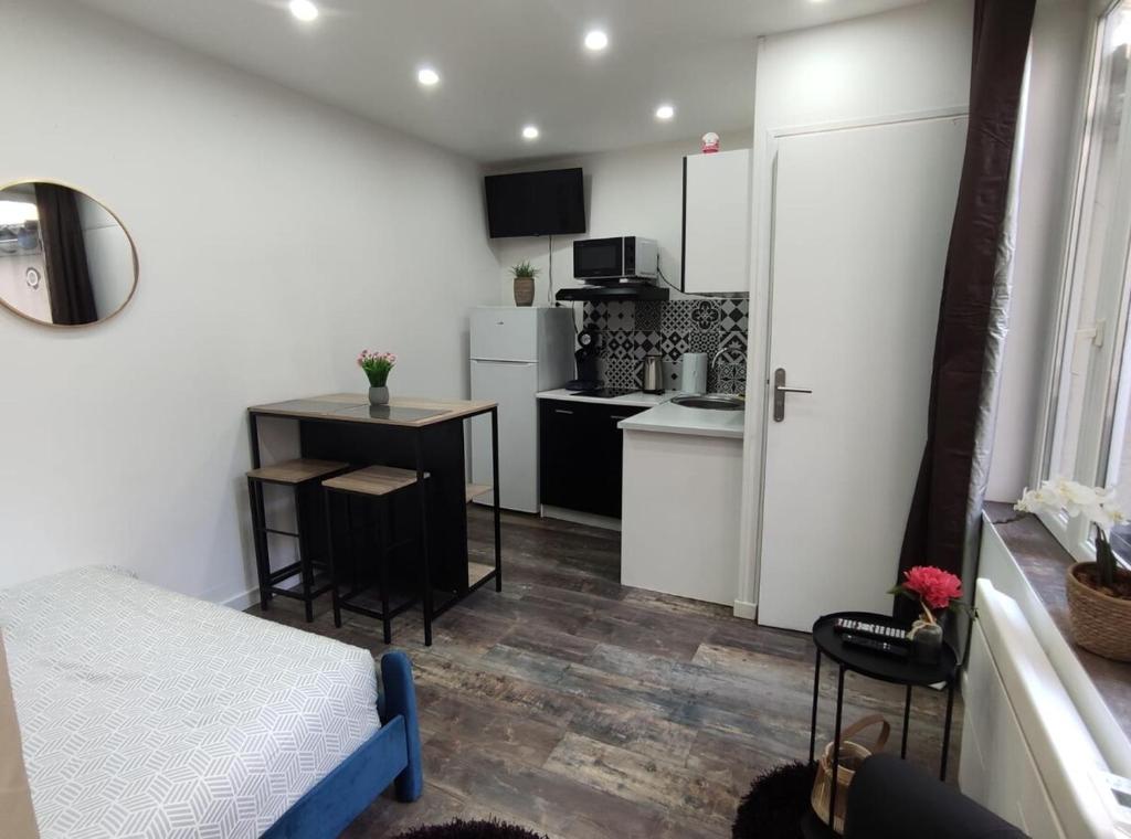ღ NeoNest - Studio Hyper Centre , Wifi & Cour