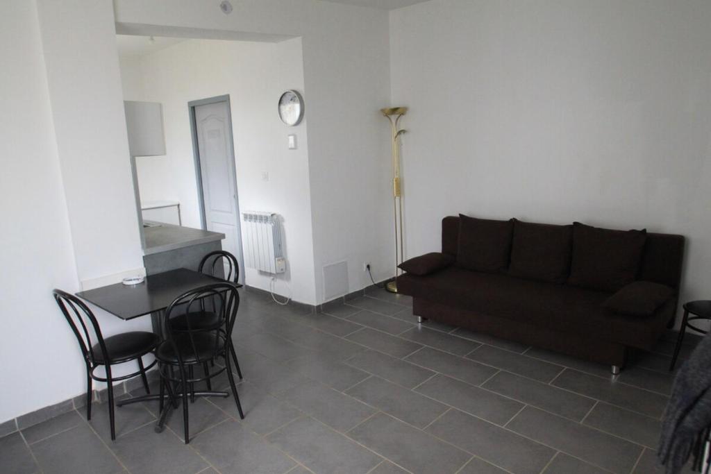 Nice modern house, bright and quiet assured