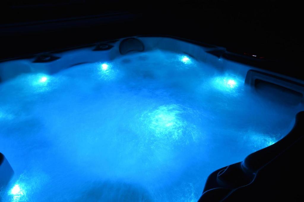 Ô Spa Privatif - Luxury Suite - JACUZZI-SAUNA-NETFLIX-FISHSPA-SERVIETTES-PEIGNOIRS-SANDALES-CAFE