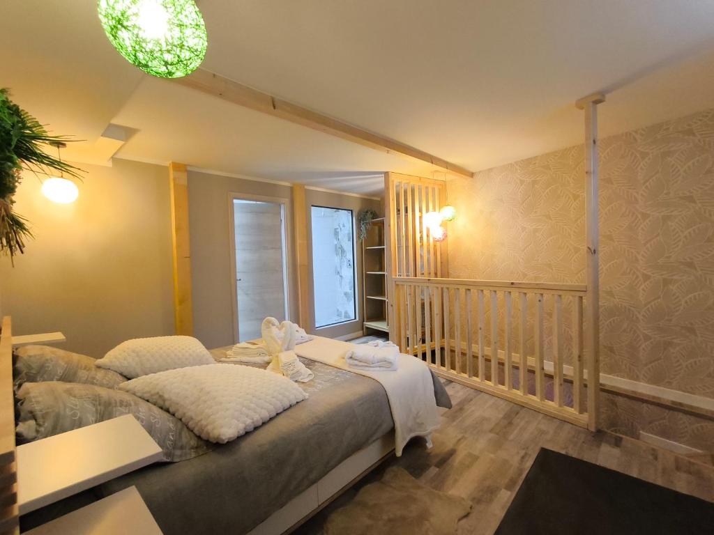 Paradise and Love Room