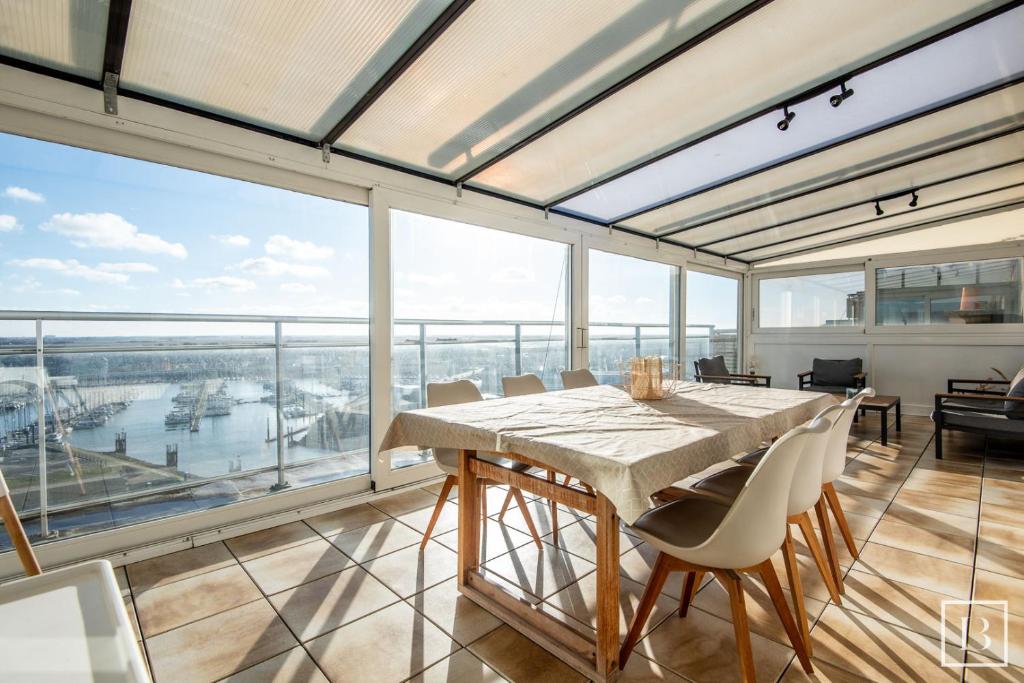 Penthouse met groot terras en schitterend zicht