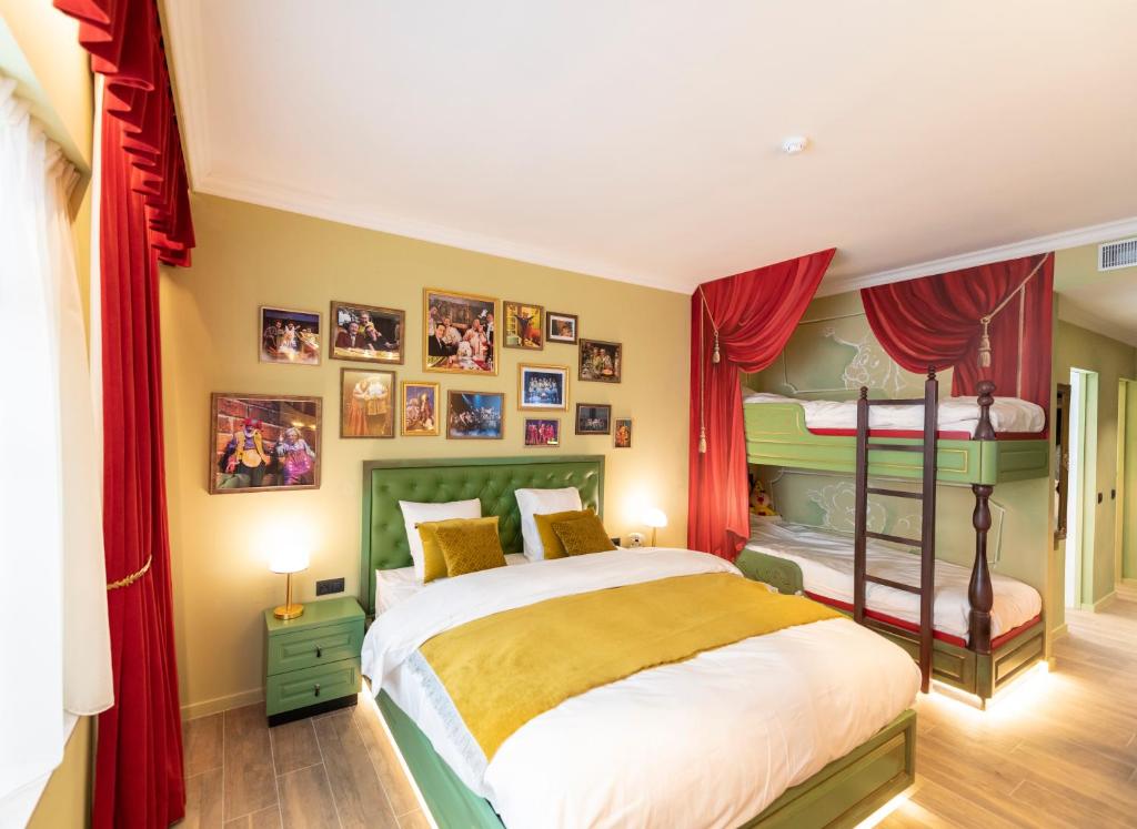 Theater Hotel