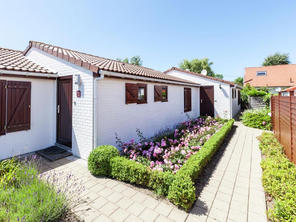 Holiday Home in Bredene near Sea and Lake