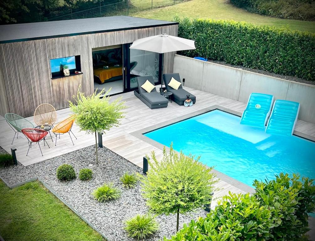 Pool House 85