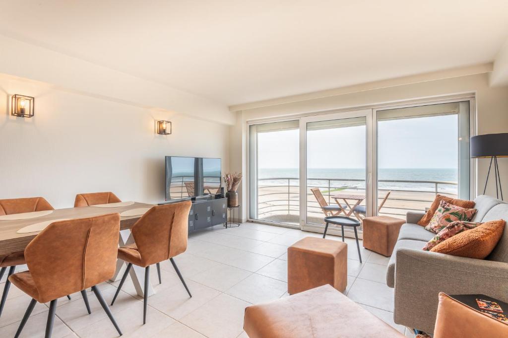 Beautiful apartment with Sea Views and parking