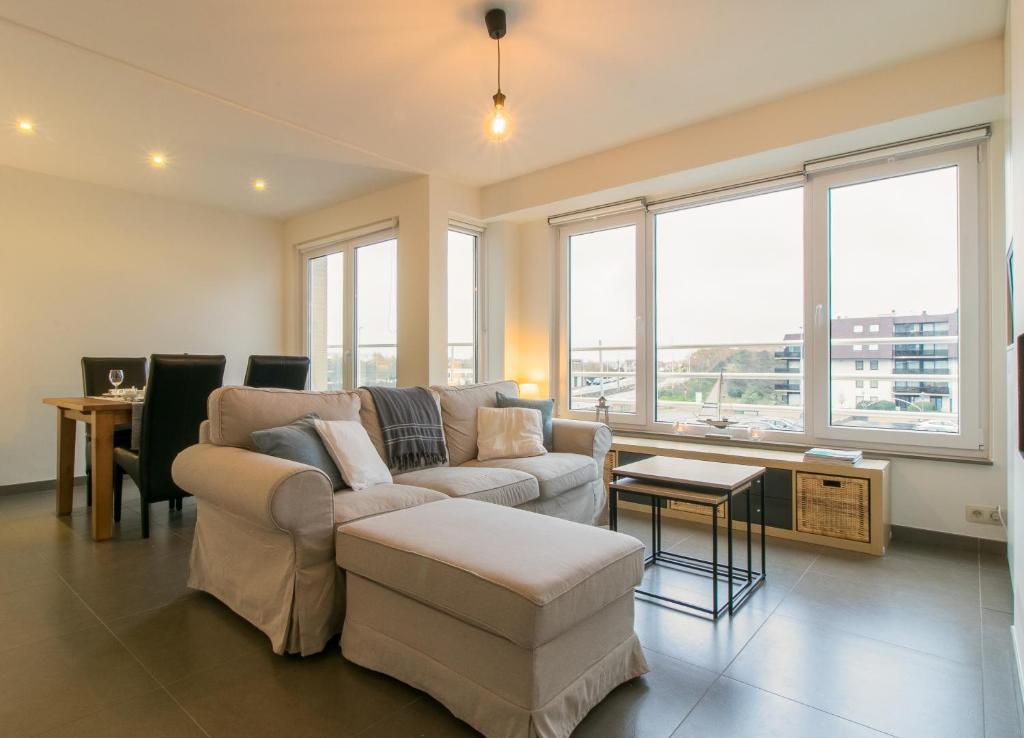 Premium Holidays - Modern apartment Memling near the beach of Oostduinkerke