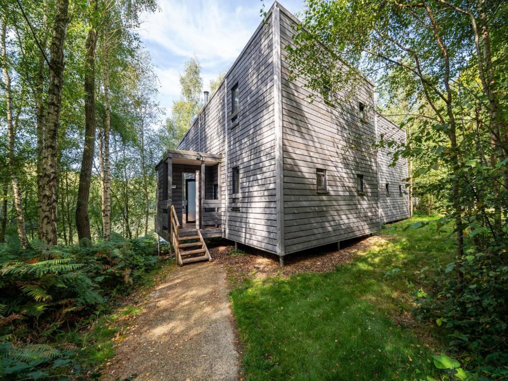 Spacious Forestside Mansion