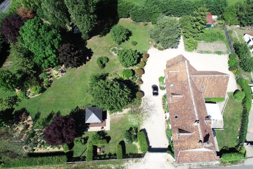Cottage, 2 Adults 2 kids, jacuzzi, sport room, pétanque, BBQ, garden