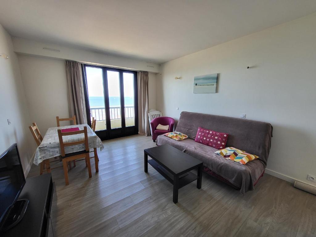 Studio rénové face mer avec balcon au centre plage, proche commerces - Les Sables d'Olonne - FR-1-92-748