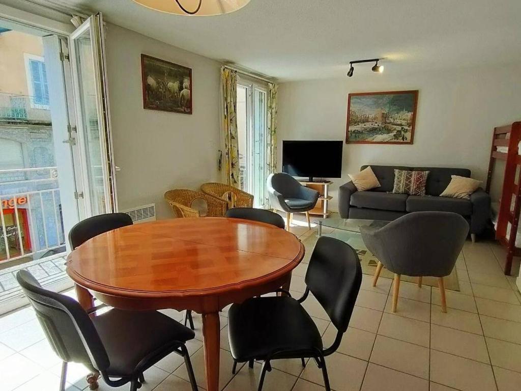 Appartement Centre-Ville 6-8 Pers, 2 Sdb, Balcon, Proche Activités Hivernales - FR-1-234-78