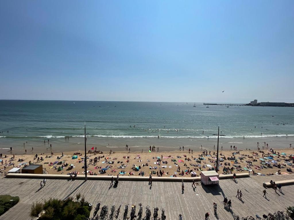 Appartement T3 au 6e étage avec balcon et vue mer - FR-1-197-200