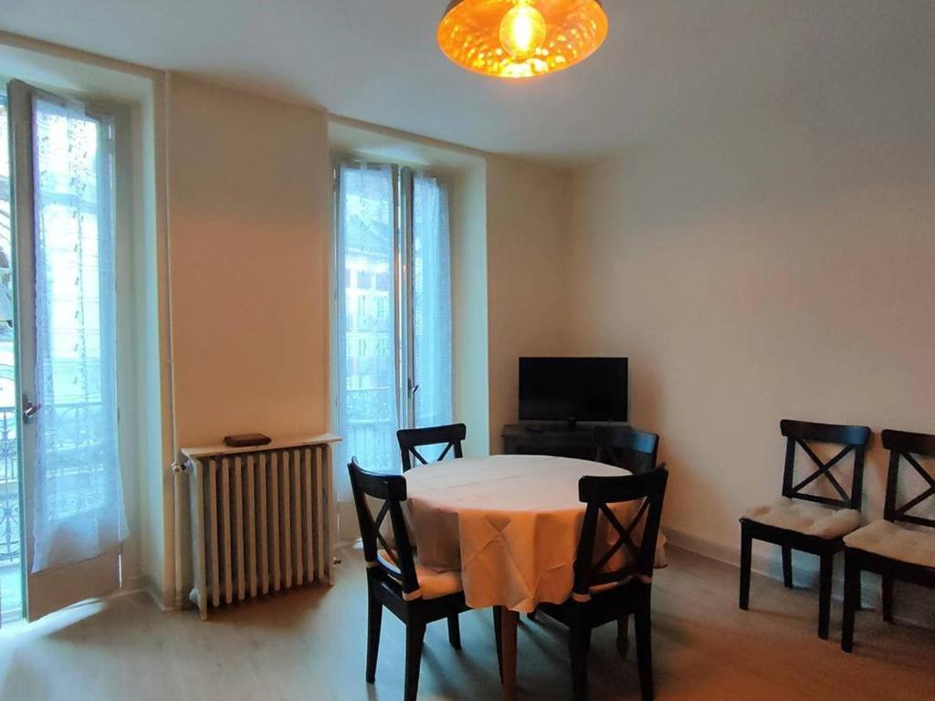 Appartement 3 pièces pour 6 personnes, centre-ville de Cauterets, proche thermes et télécabine - FR-1-234-124