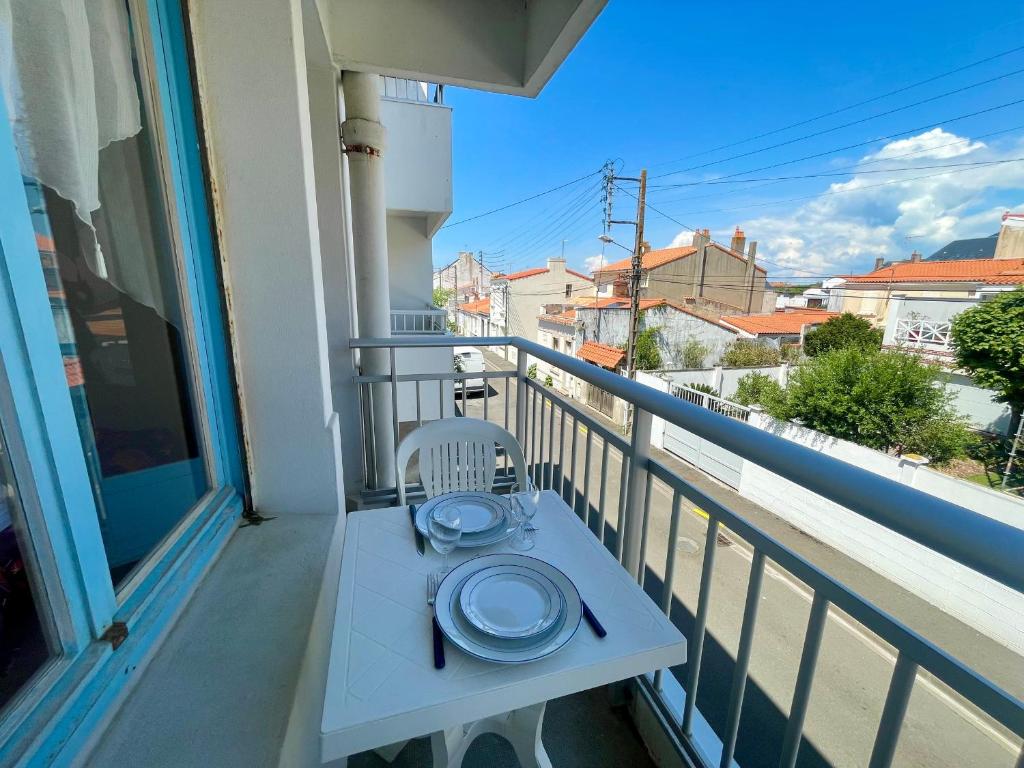 Studio agréable proche plage et marché, parking inclus! - FR-1-92-694