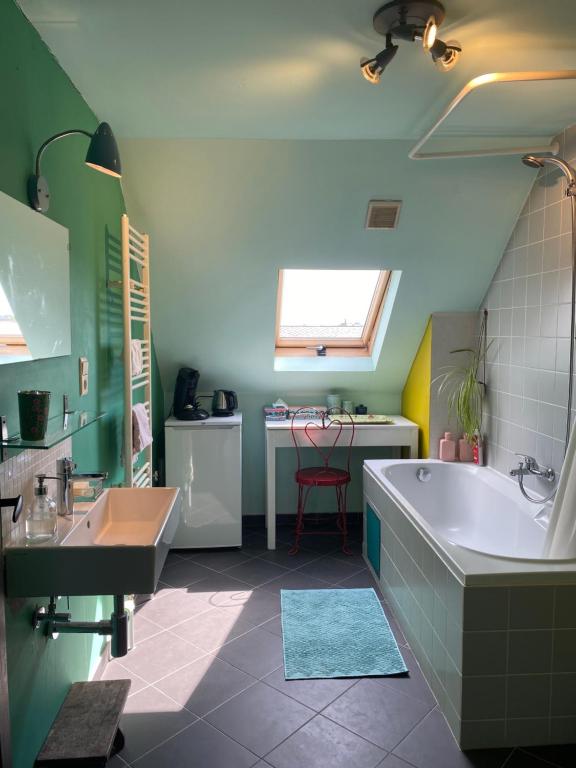 Roze kamer in herenhuis 2x 1persoonsbed