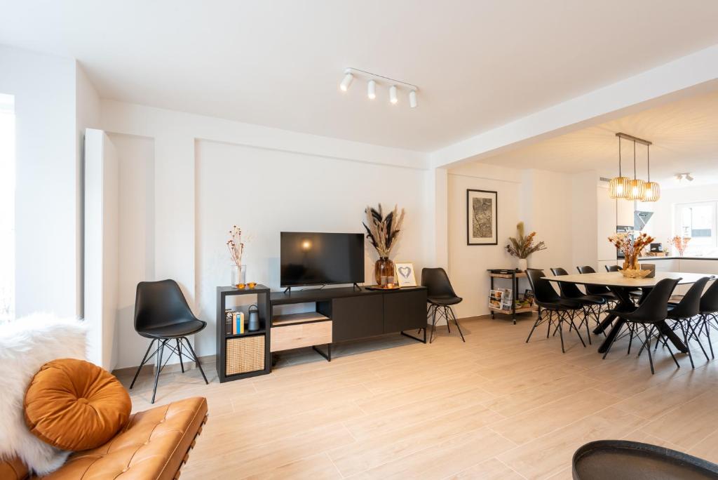 Spacious penthouse for 8 people in the city centre
