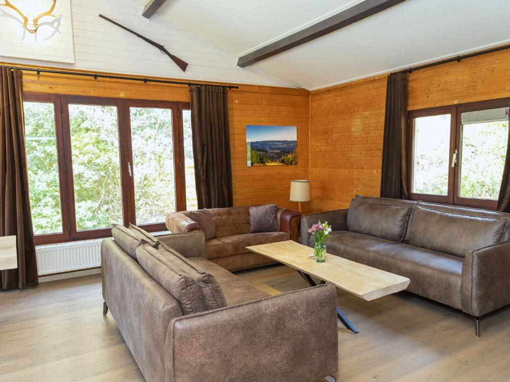 Chalet with Sauna & Views