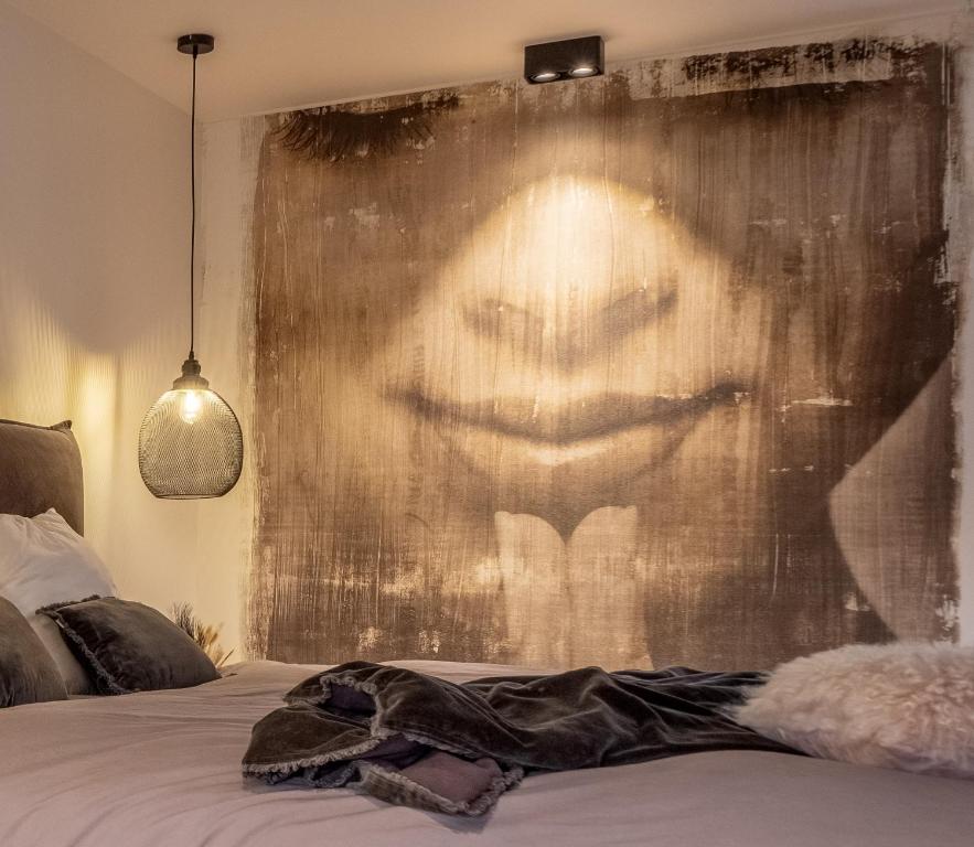 Grand Spa-Francorchamps Villa - Chalourous "home sweat home" for Families, Friends & Pilots - Splendid 4-Bedroom with Home Cinema theater & pool