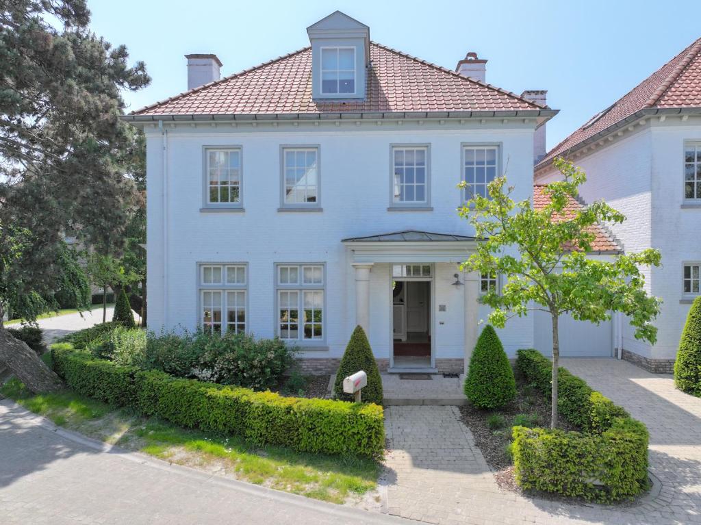 JAMES 12 - spacious and charming townhouse in oud Knokke