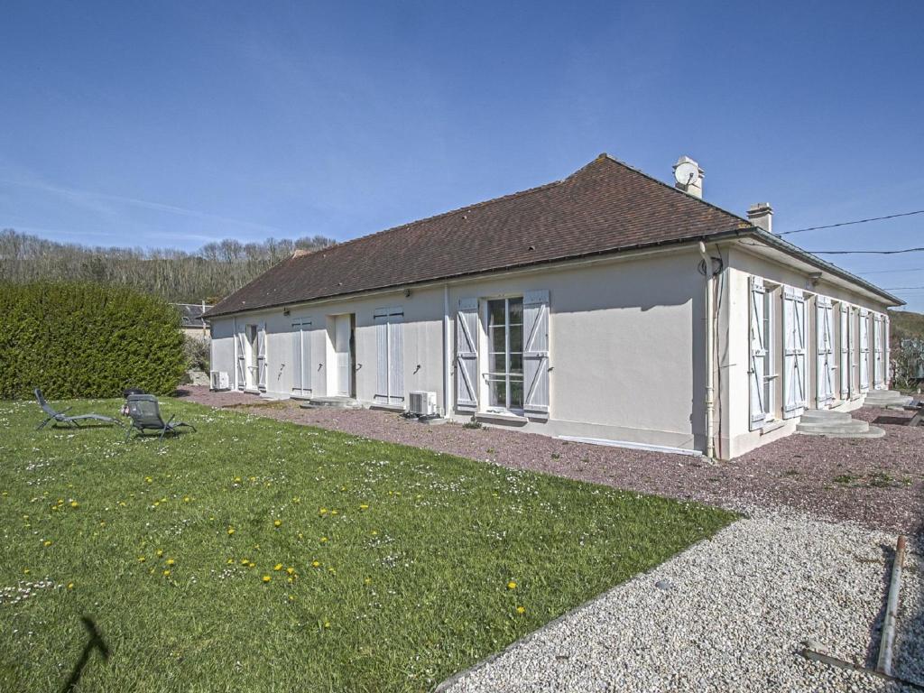Spacious holiday home in Aure sur Mer with garden