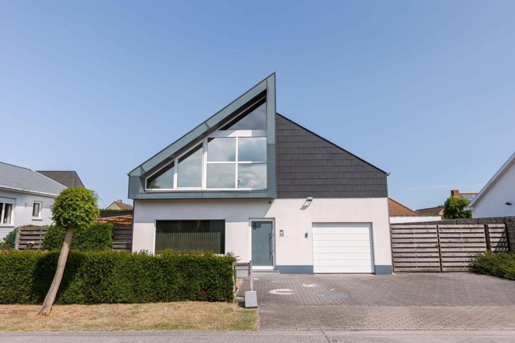 Huswell - Spacious house with garden and parking