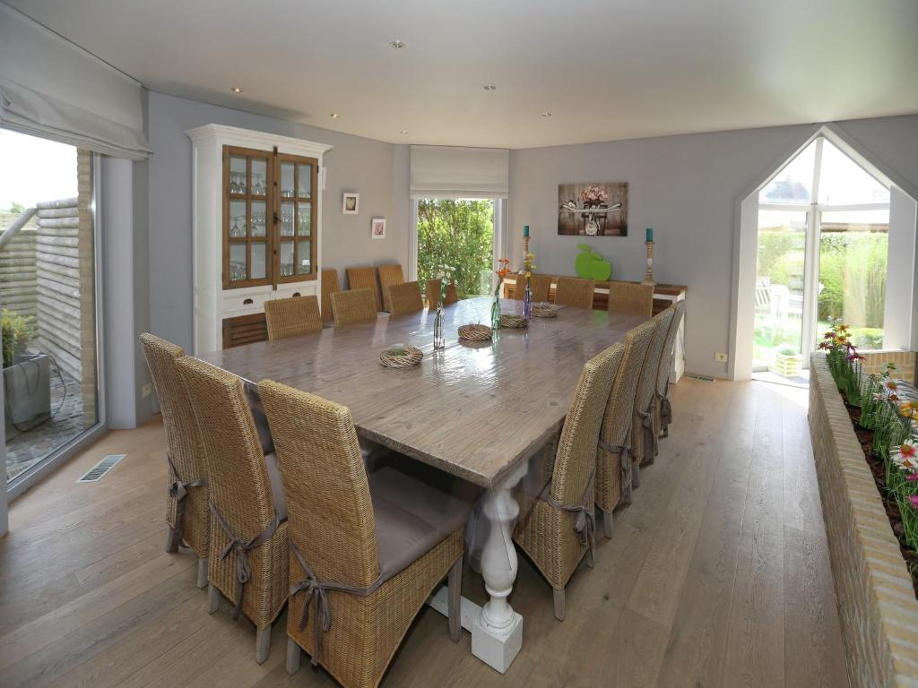 Villa in Middelkerke near the Beach, cleaning included