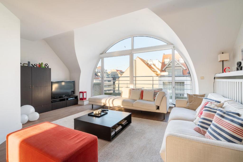Stijlvol & lichtrijk Penthouse app met parking